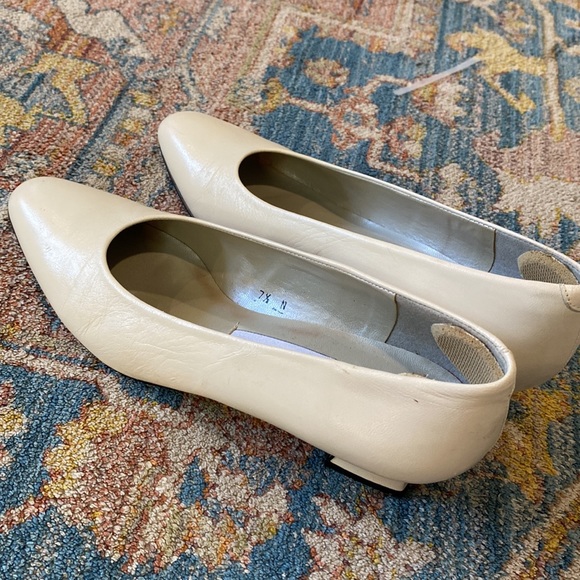 PERFECT white glove heels - vintage Liz Claiborne made in Spain - Picture 3 of 5